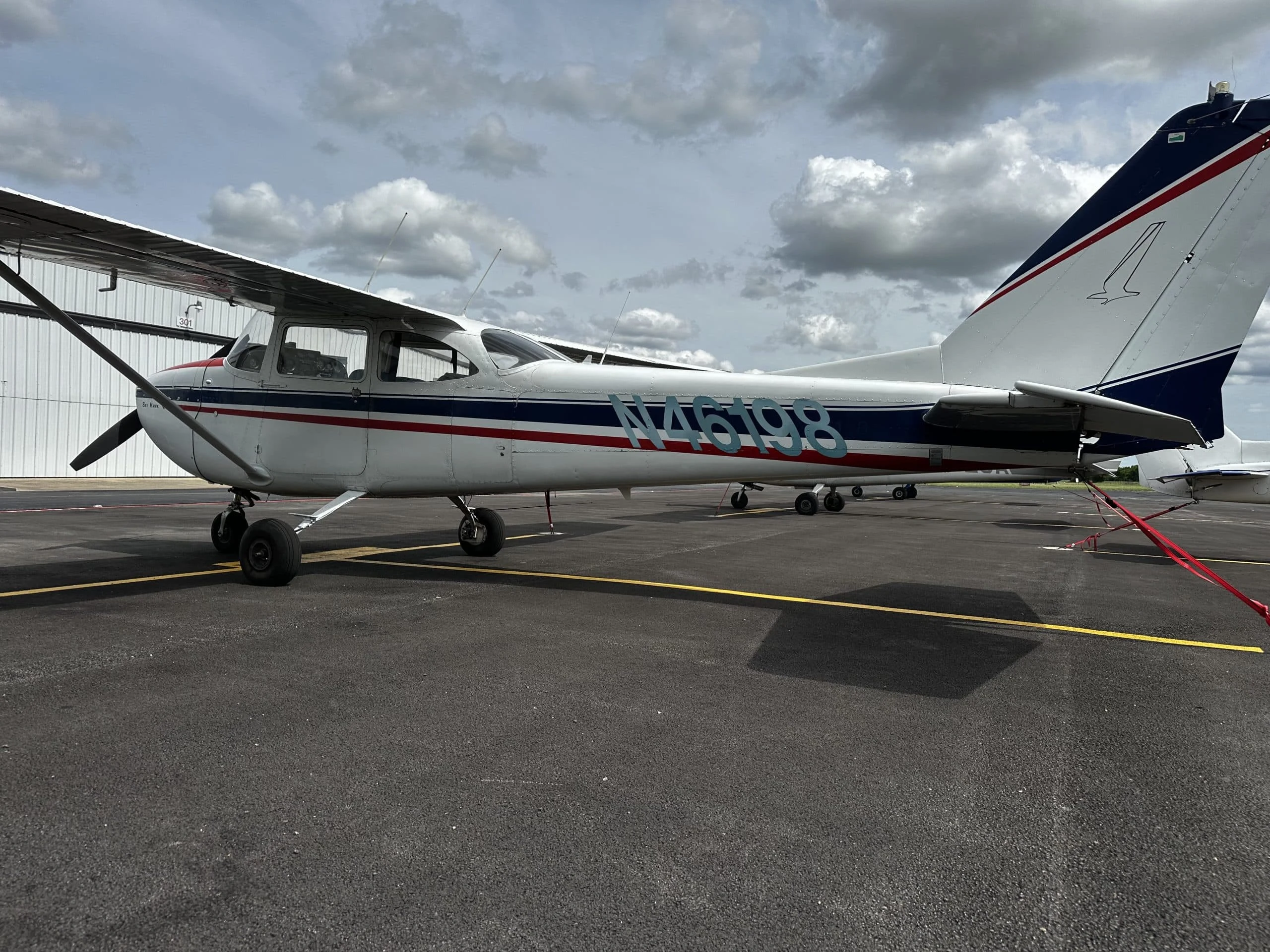 Pilot Rise Cessna 172I N46198 on the flight line