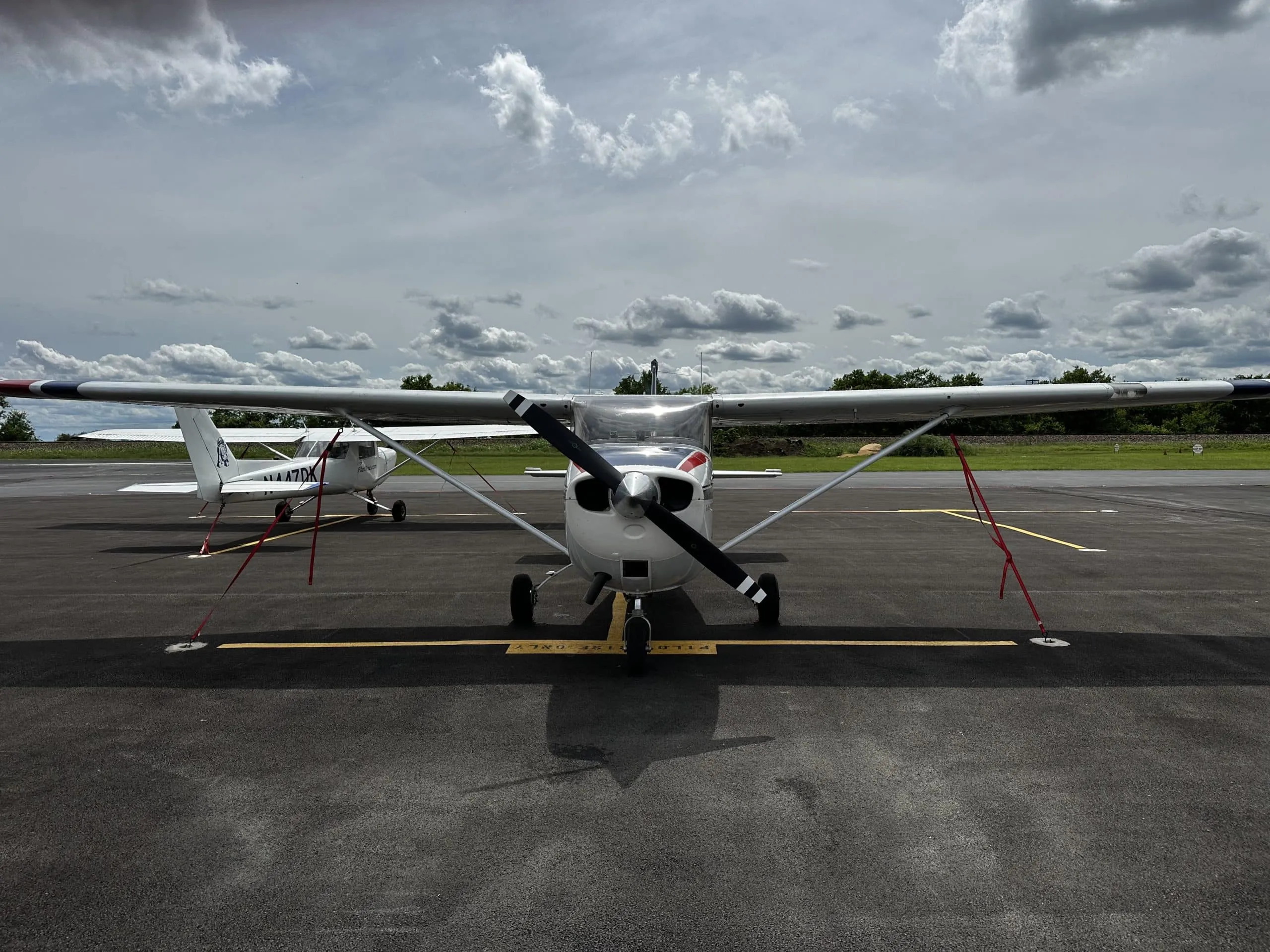 Alternate exterior view of N46198