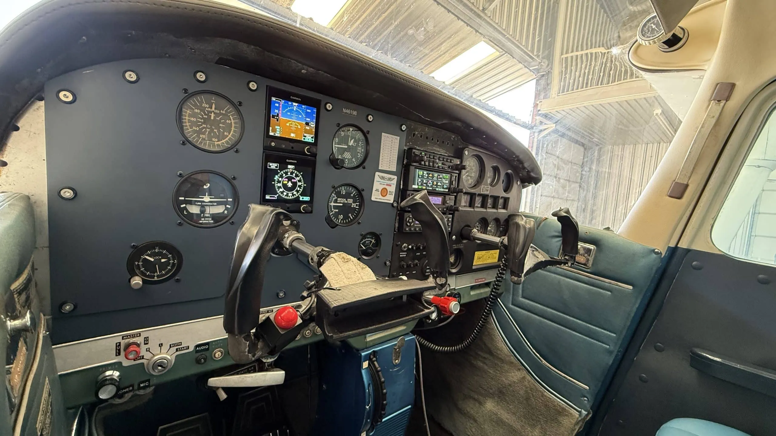 Panel view inside N46198