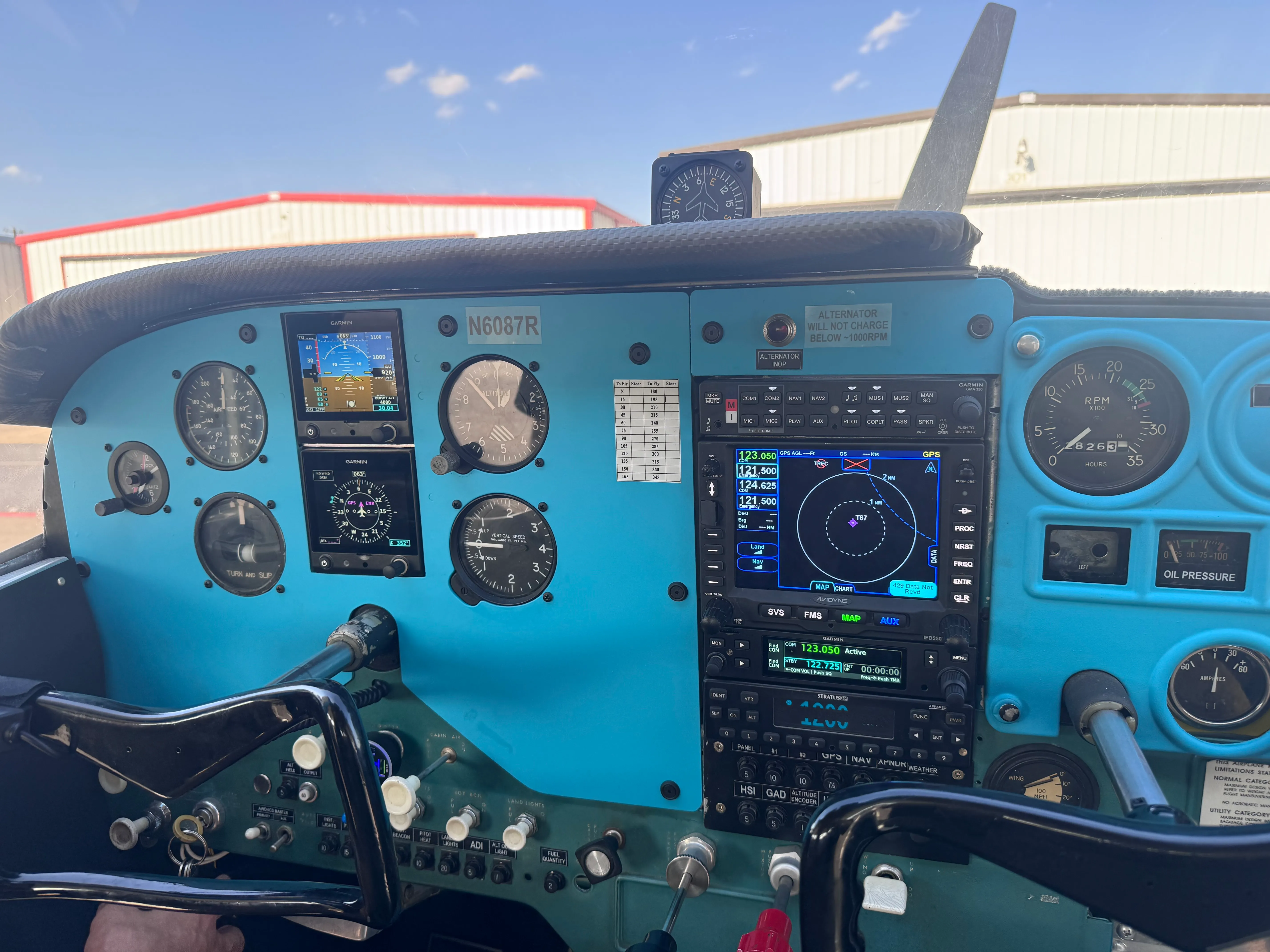 Instrument panel of Cessna 172G N6087R at Hicks Airfield