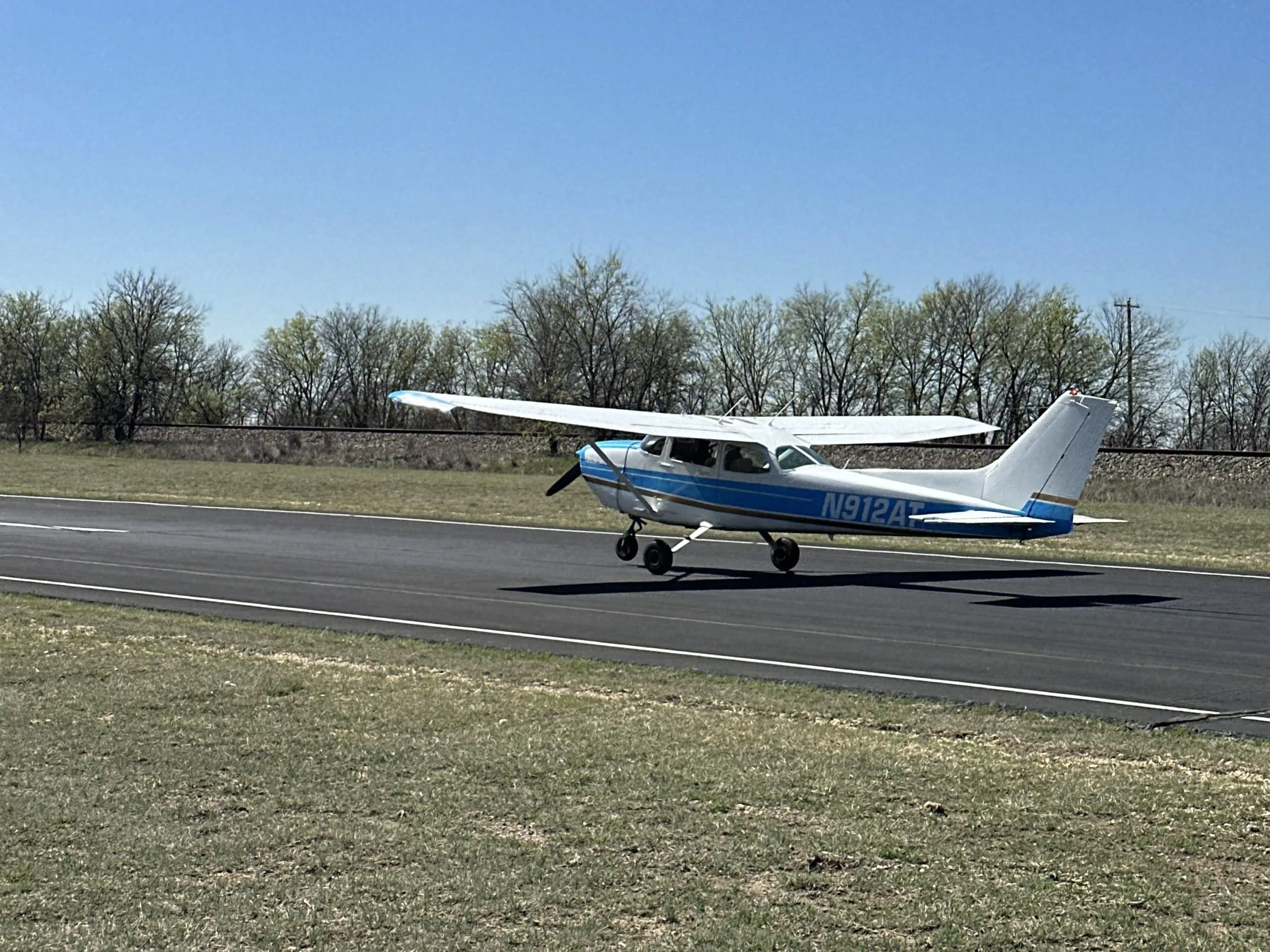 Pilot Rise Cessna 172Q N912AT during takeoff