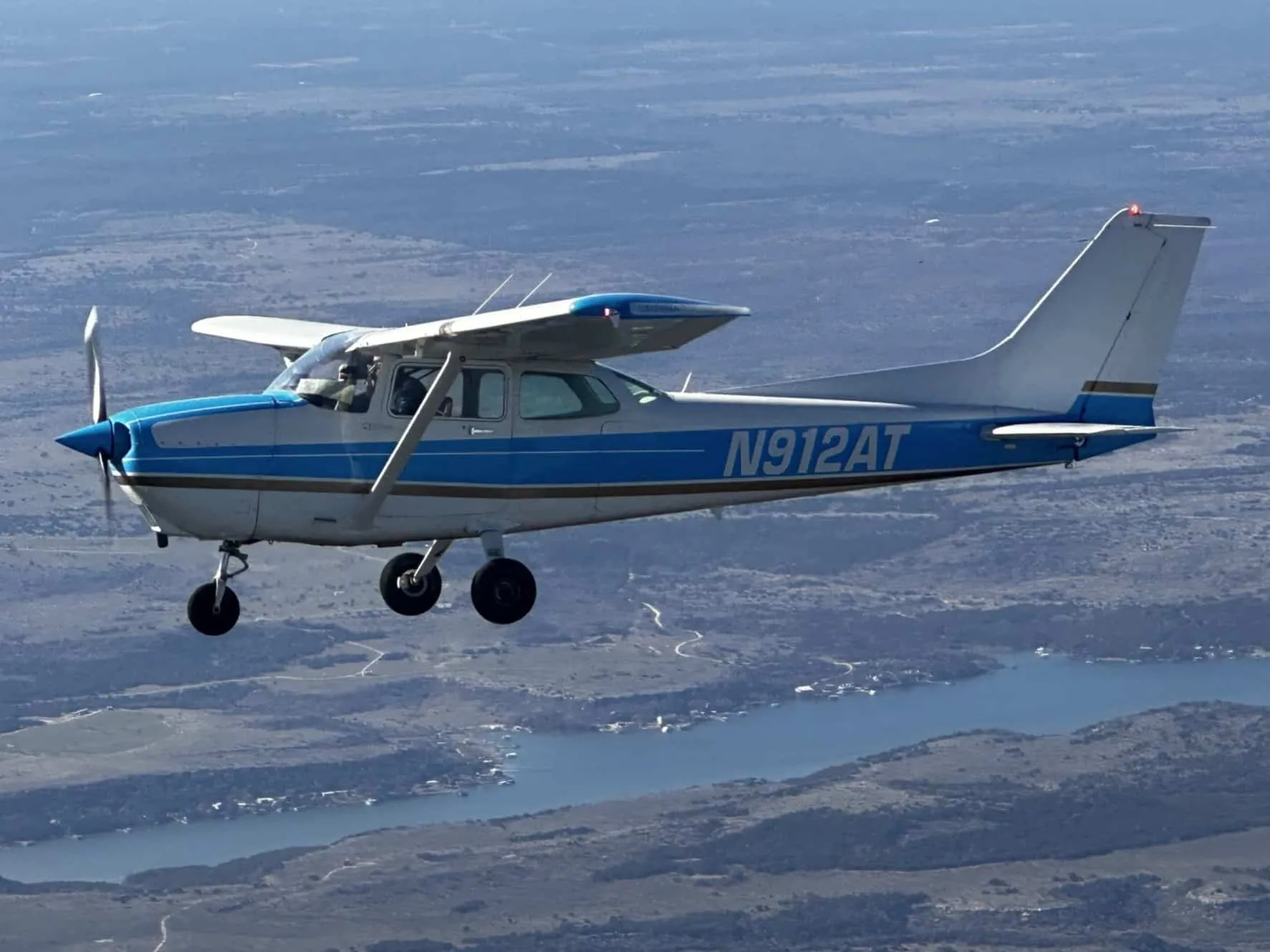 Pilot Rise Articles: Aircraft N912AT