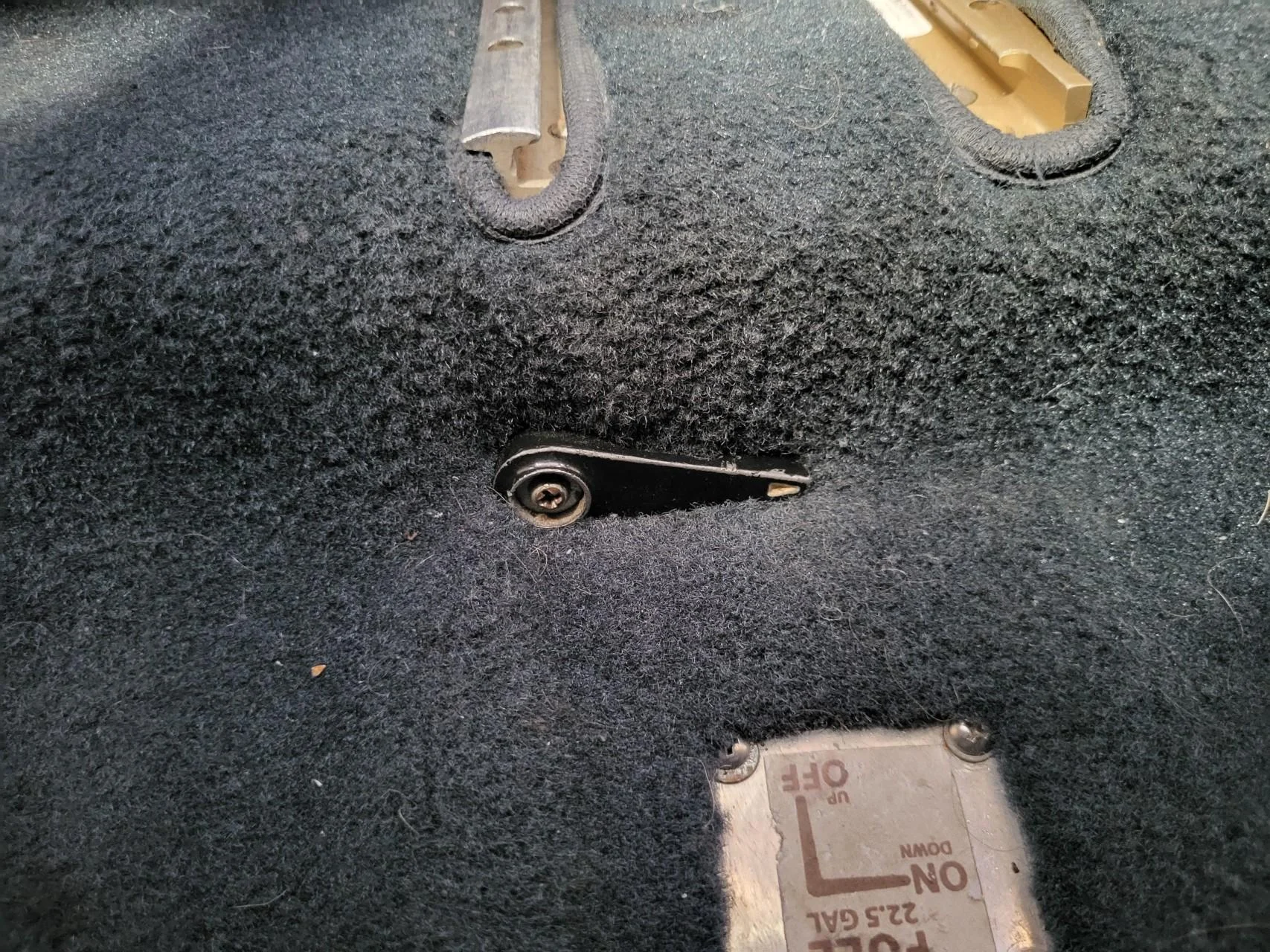 Cessna 150 fuel shutoff valve in the ON position