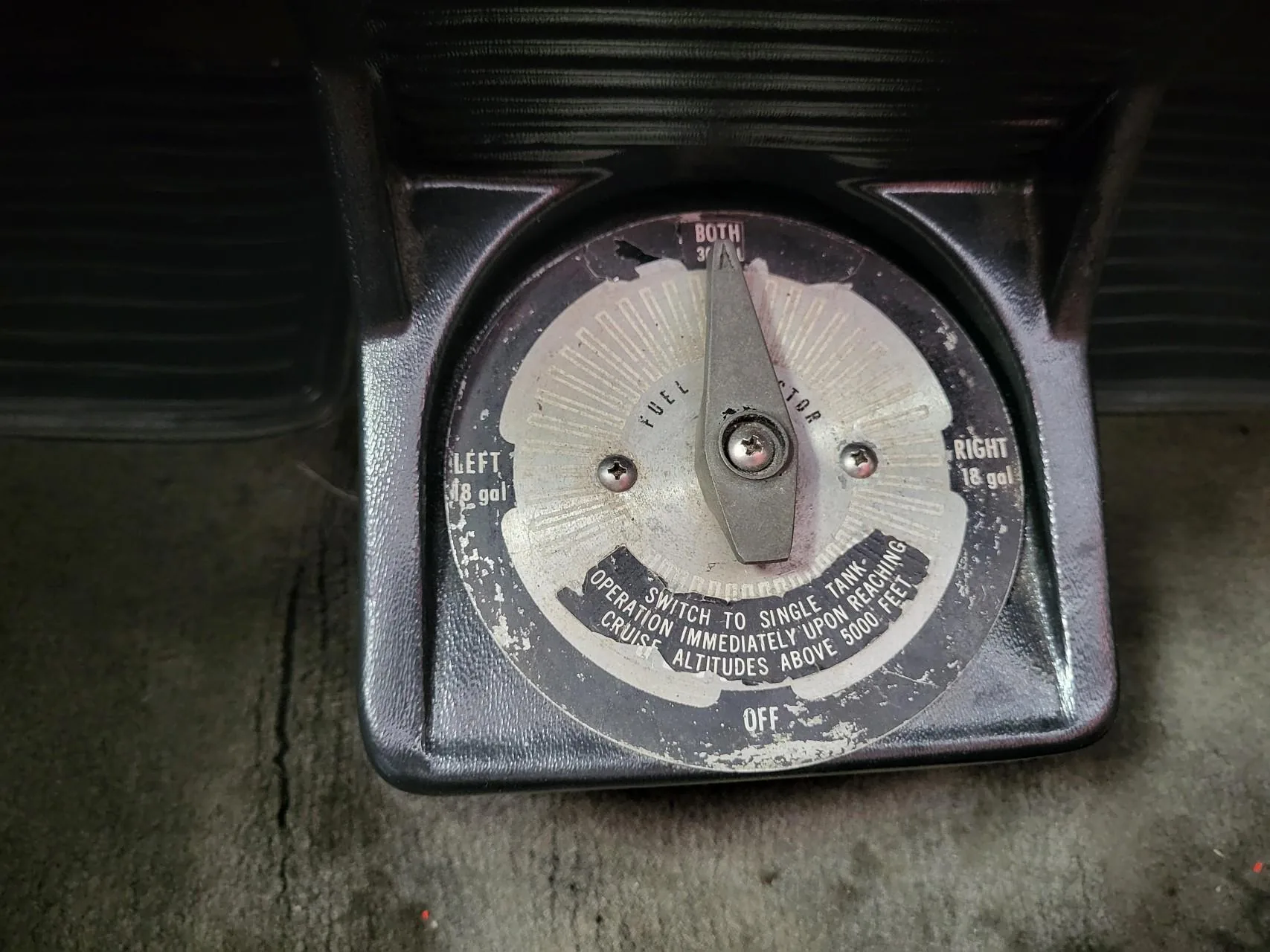Cessna 172 fuel selector set to both tanks