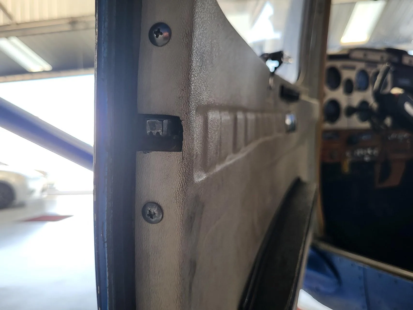 Geared Cessna 150 door latch
